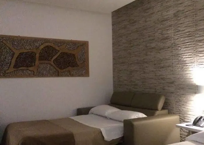 Oda ve Kahvaltı Domus Castroni Pompeo Magno 4*